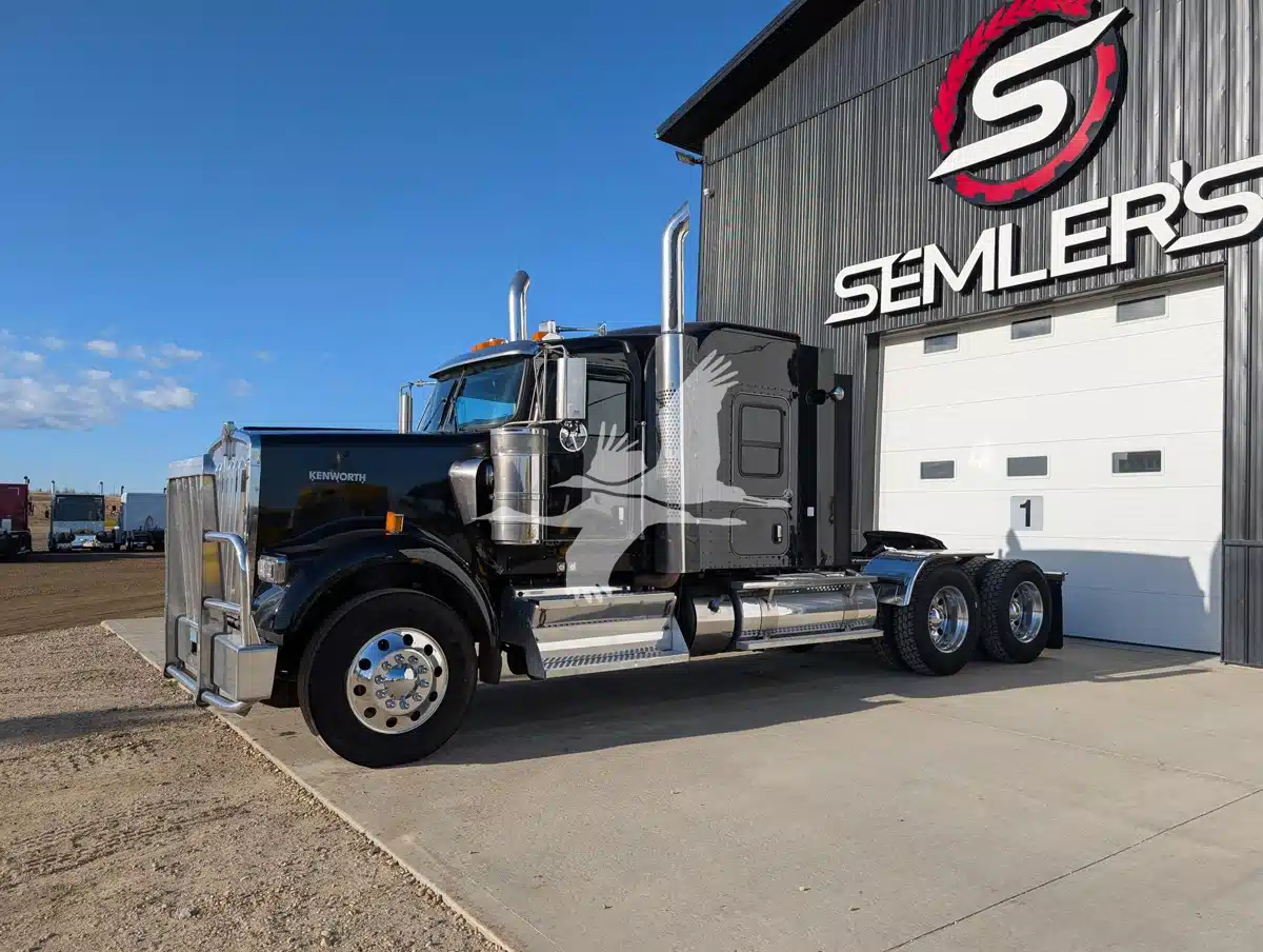 Used 2020 Kenworth W900B Semi-Truck