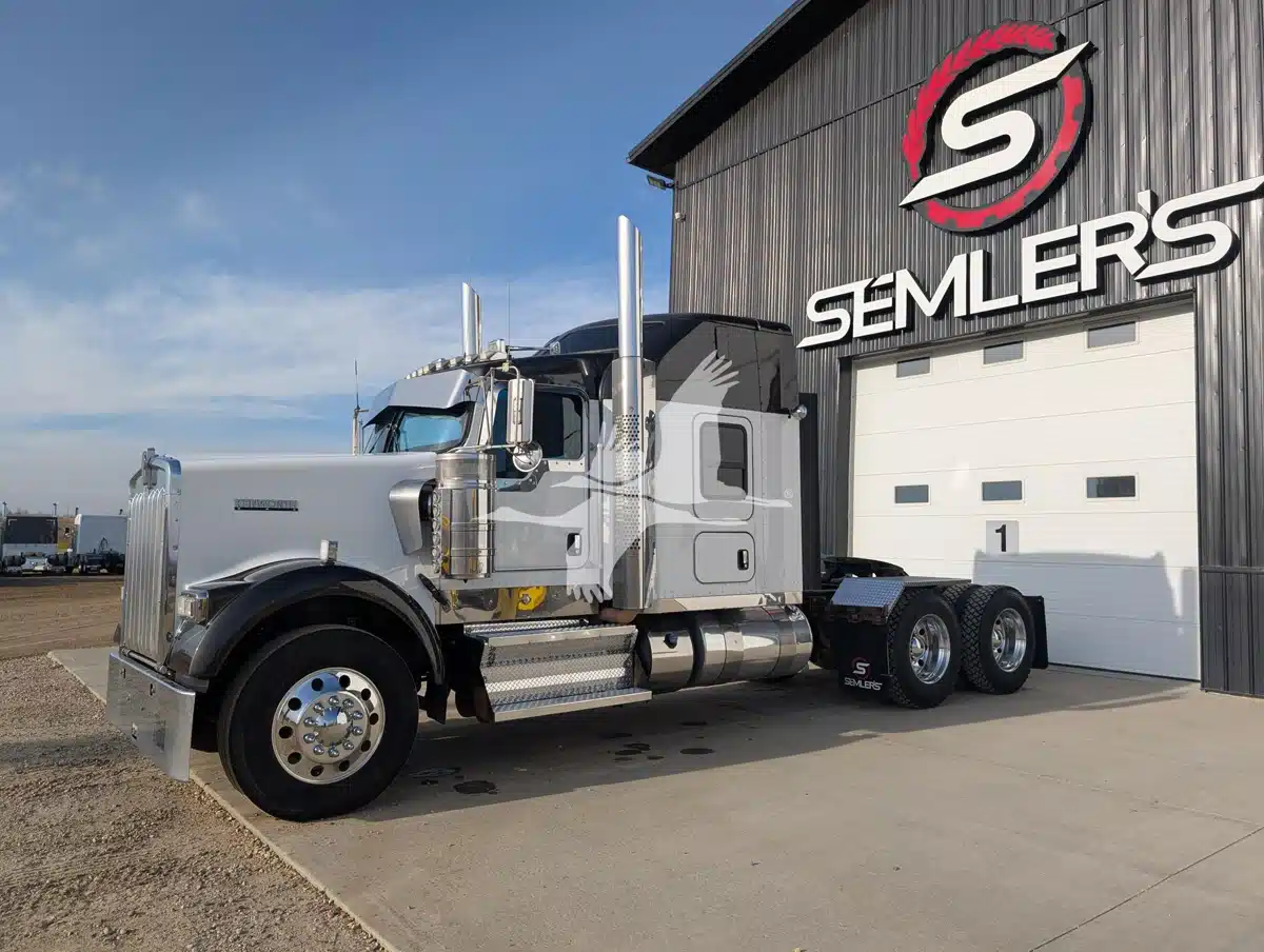 Used 2019 Kenworth W900B Semi-Truck