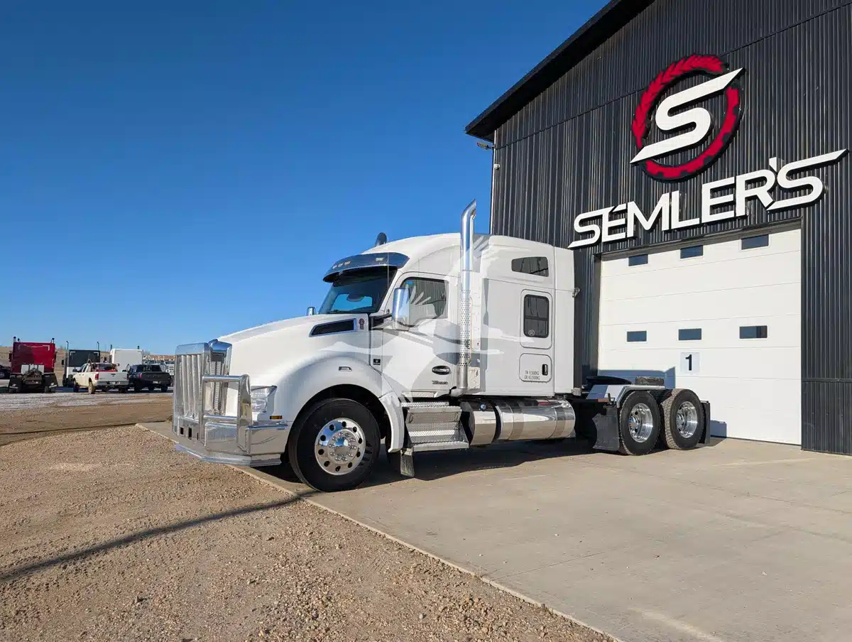 Used 2022 Kenworth T880 Semi-Truck