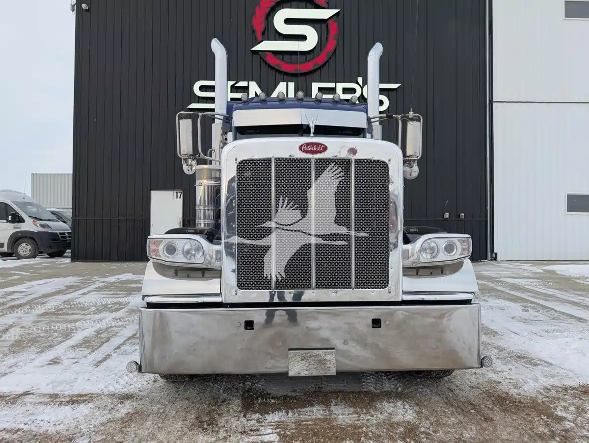 Gallery image 2 for Used 2023 Peterbilt 389 Semi-Truck