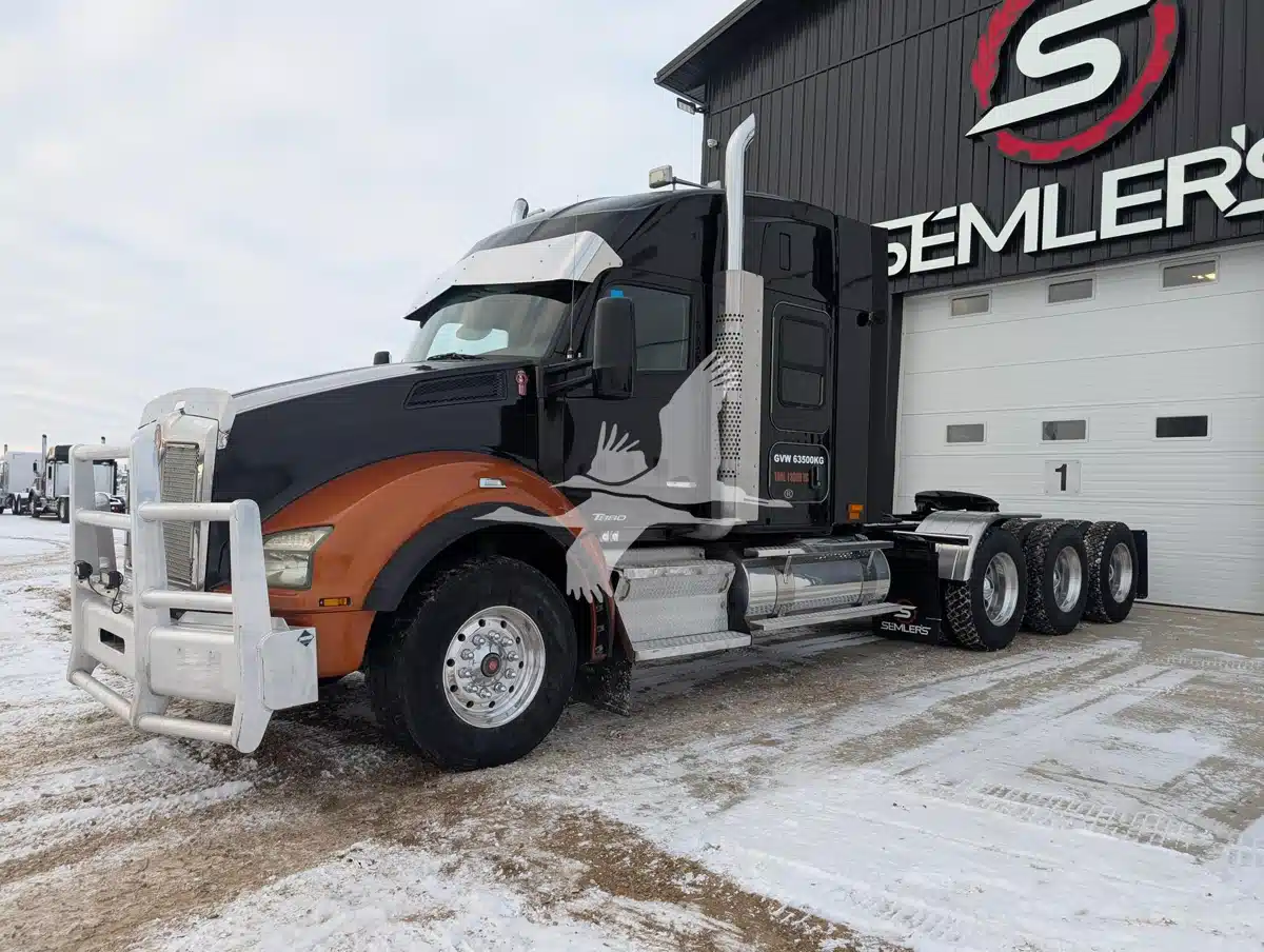 Used 2015 Kenworth T880 Semi-Truck