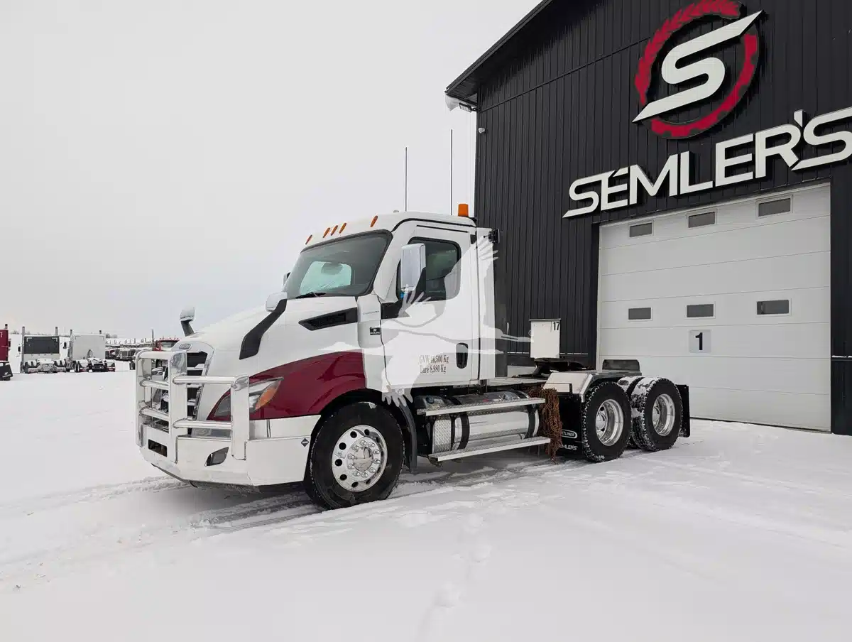 Used 2024 Freightliner CASCADIA 116 Semi-Truck