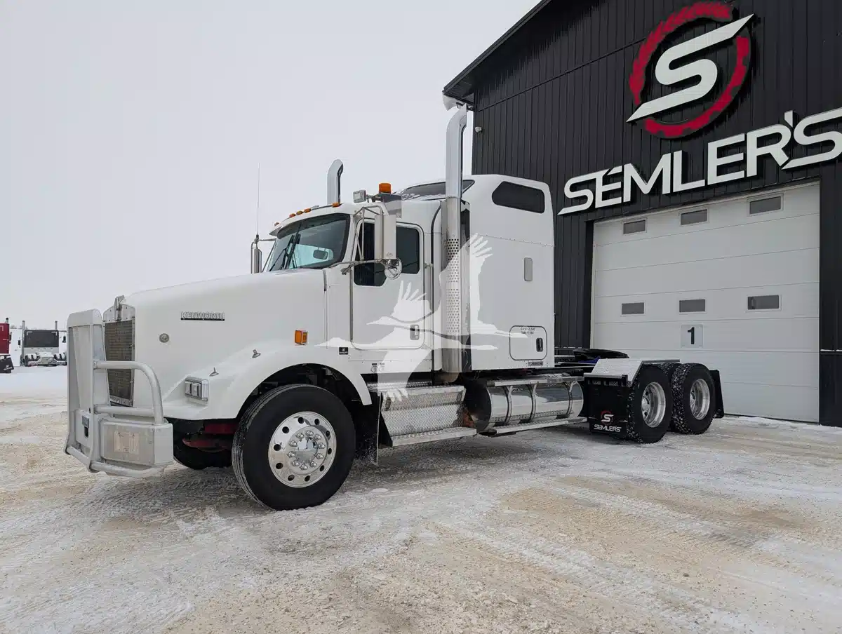 Used 2015 Kenworth T800 Semi-Truck
