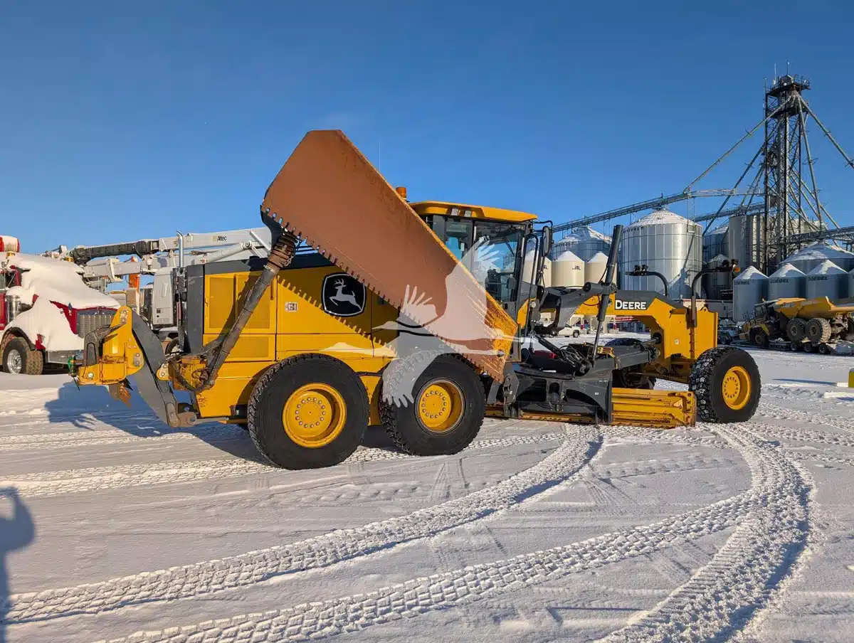 Used 2021 DEERE 872GP Grader