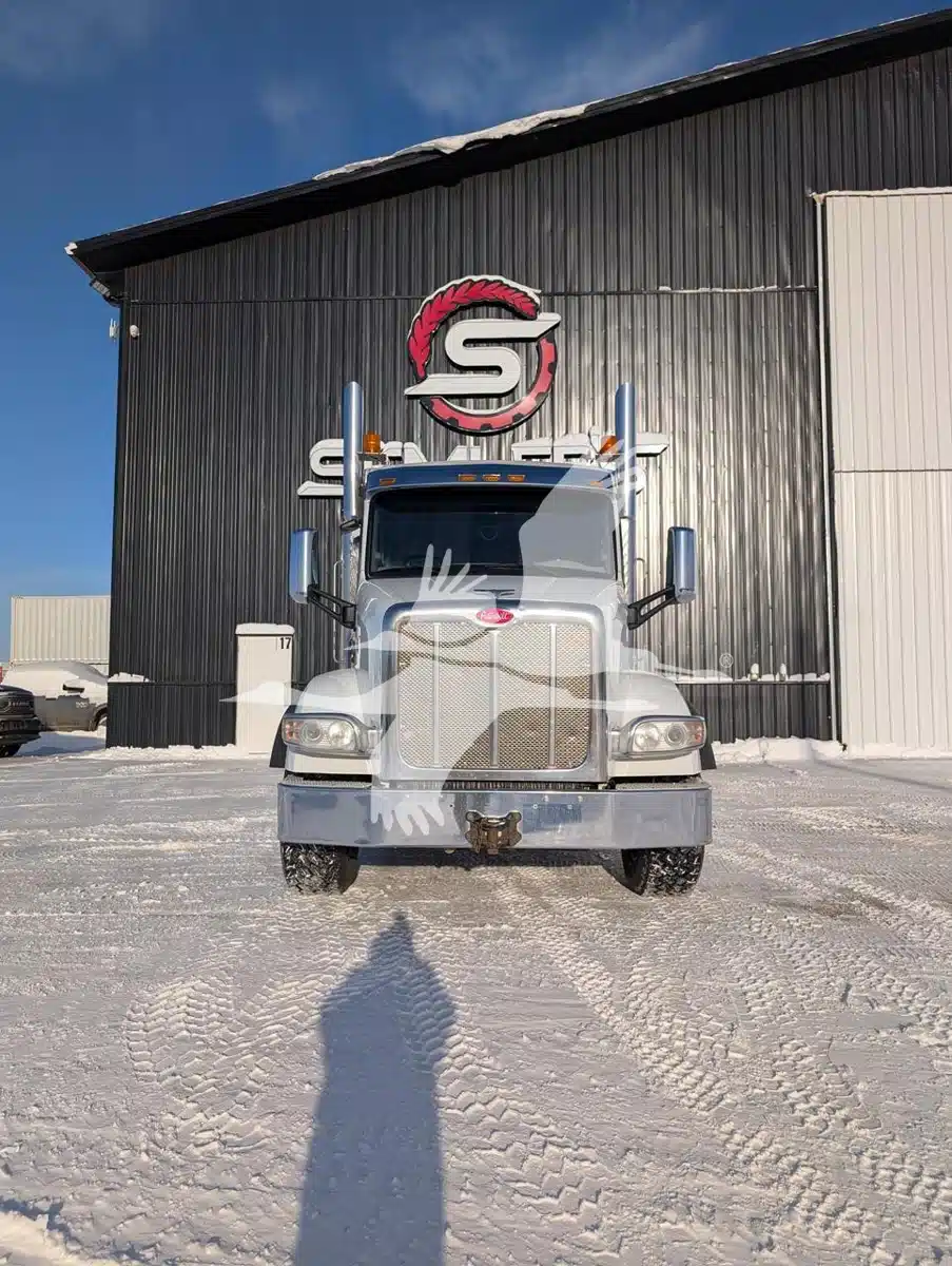 Gallery image 2 for Used 2018 Peterbilt 567 Semi-Truck