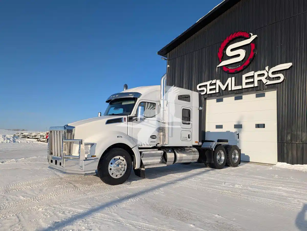 Used 2023 Kenworth T880 Semi-Truck