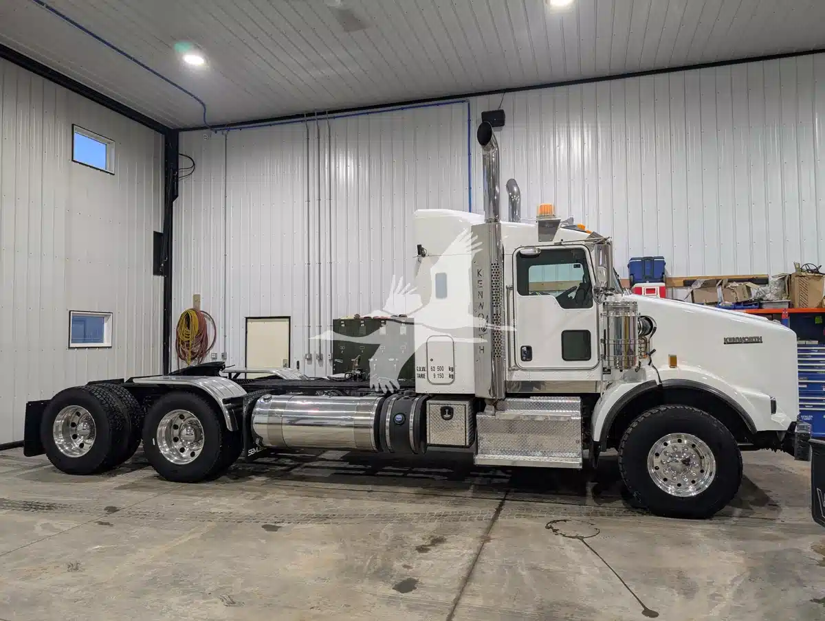 Used 2016 Kenworth T800 Semi-Truck
