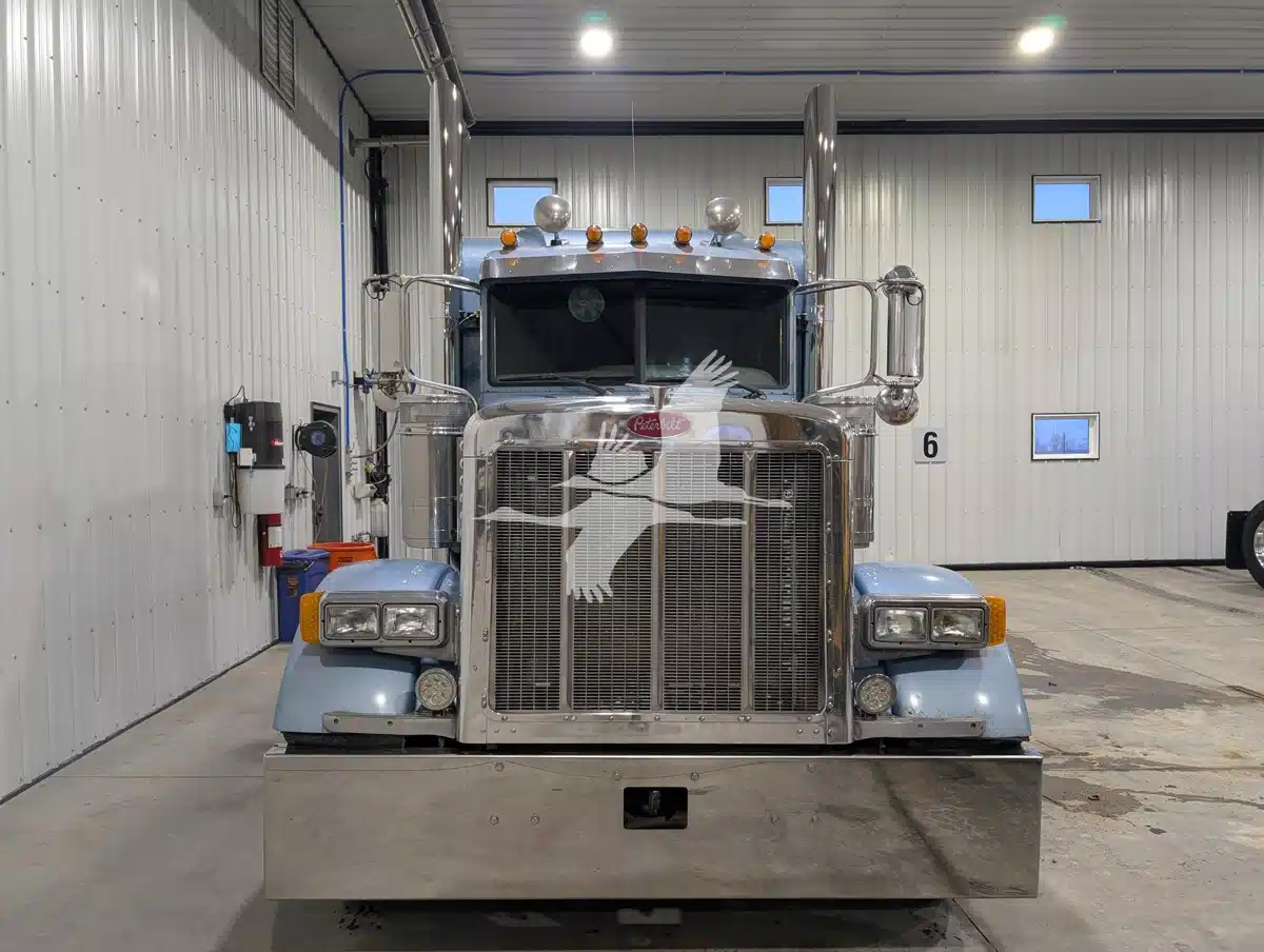 Gallery image 2 for Used 2005 Peterbilt 379 Truck