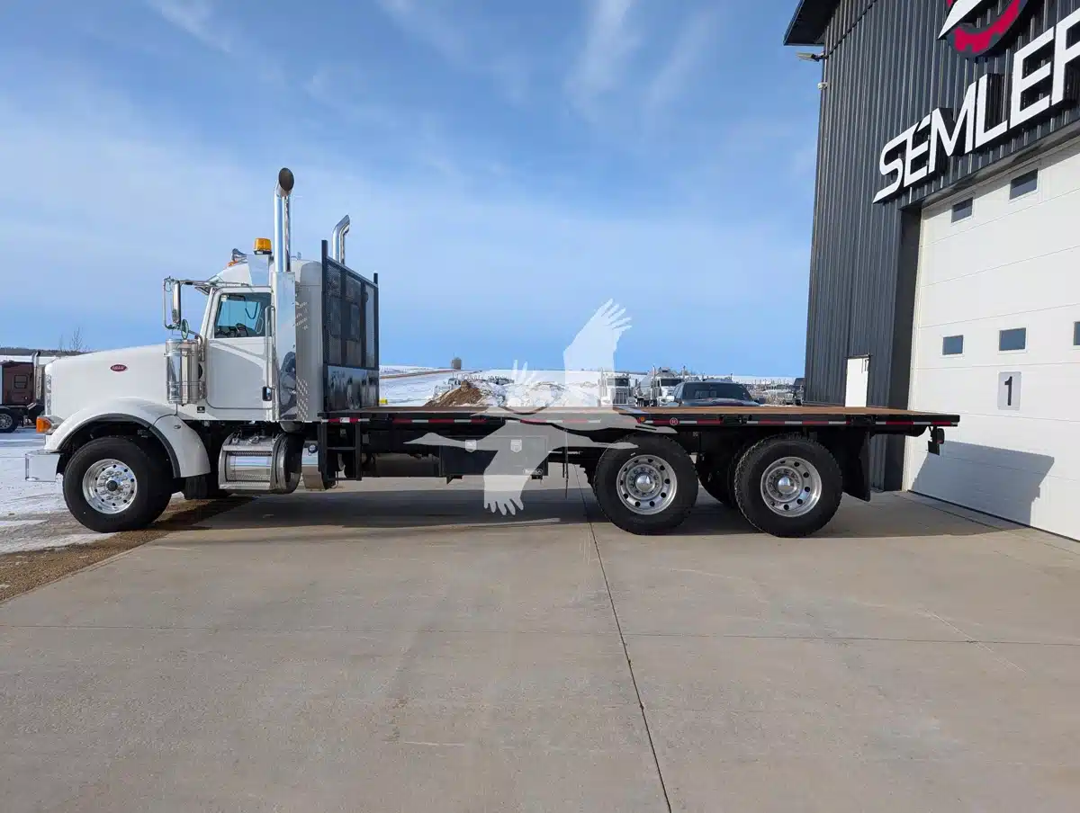 2018 Peterbilt 367 Truck - Flatbed