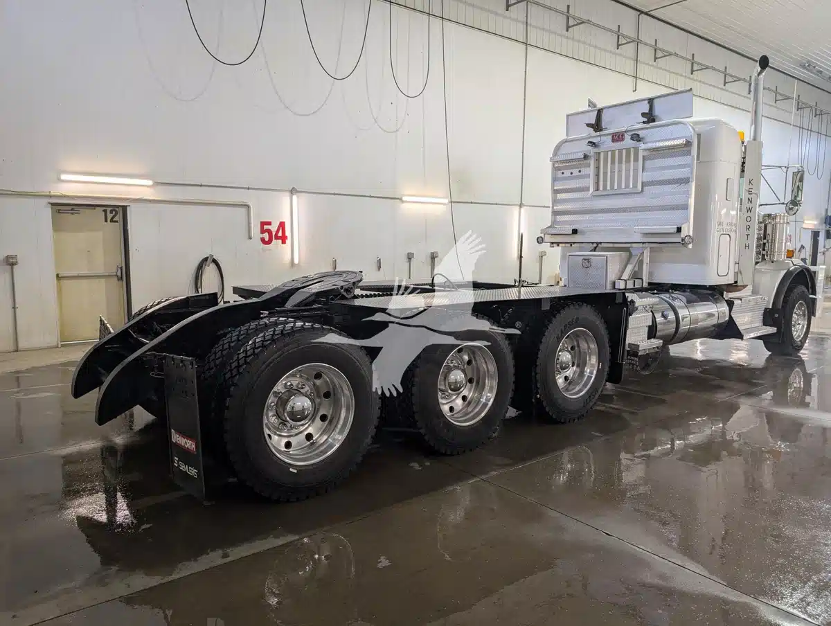 Gallery image 2 for 2014 Kenworth T800 Semi-Truck