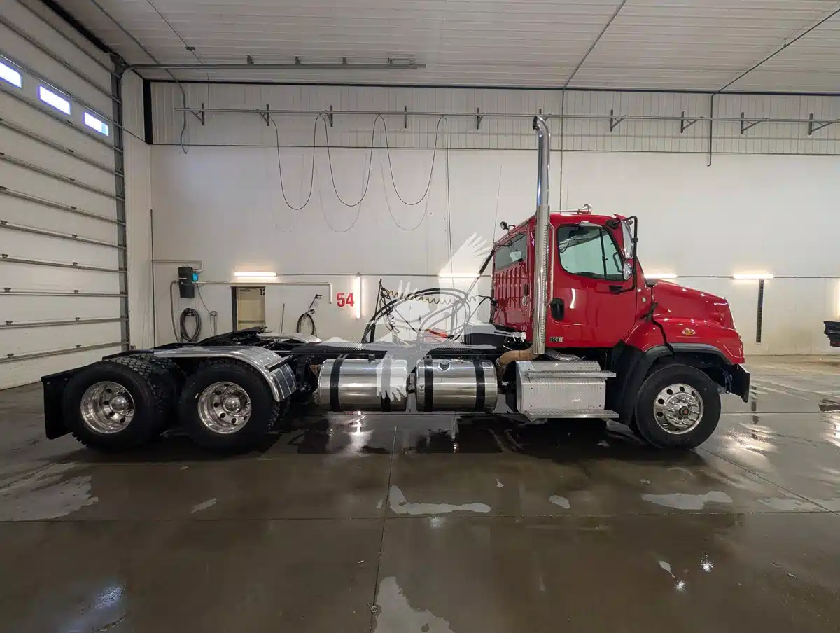 Gallery image 2 for 2019 Freightliner 114SD Semi-Truck