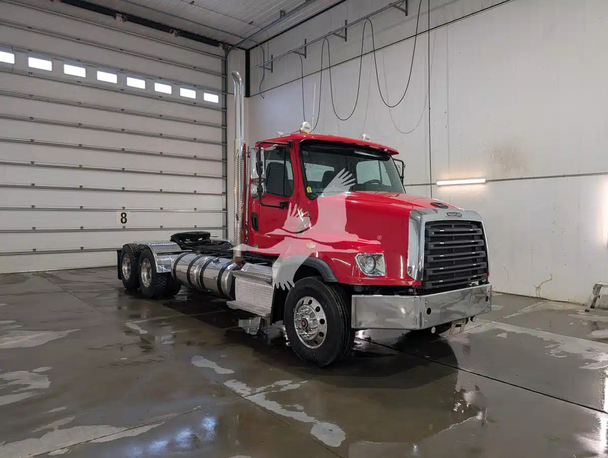 2019 Freightliner 114SD Semi-Truck