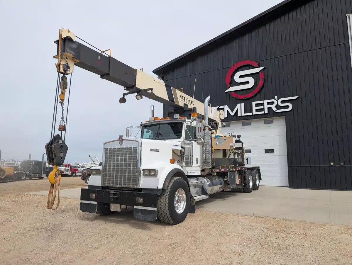 Gallery image 2 for 2003 Kenworth W900B Semi-Truck
