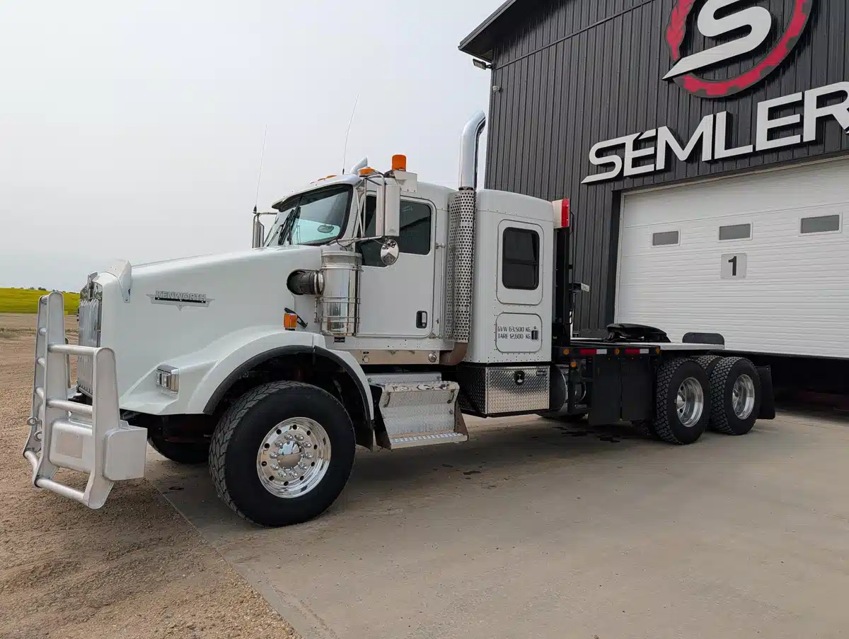 Gallery image 2 for 2009 Kenworth T800 Semi-Truck