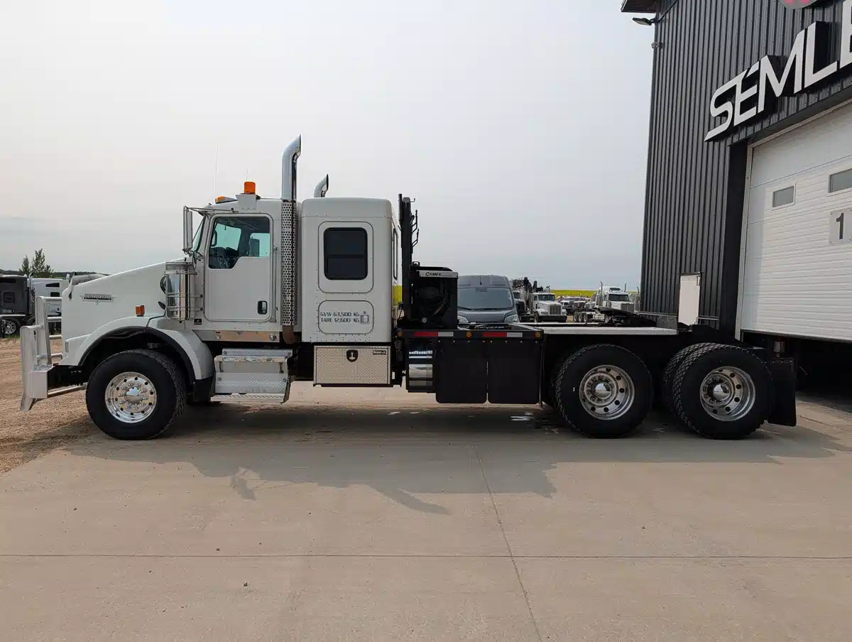 Gallery image 1 for 2009 Kenworth T800 Semi-Truck