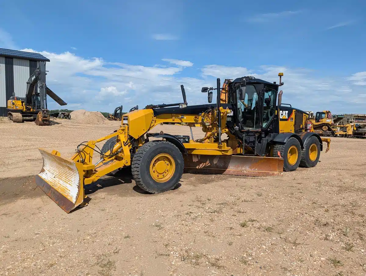 Photo de la Galerie 1 pour 2018 Caterpillar 160M Niveleuse (Gratte panier)