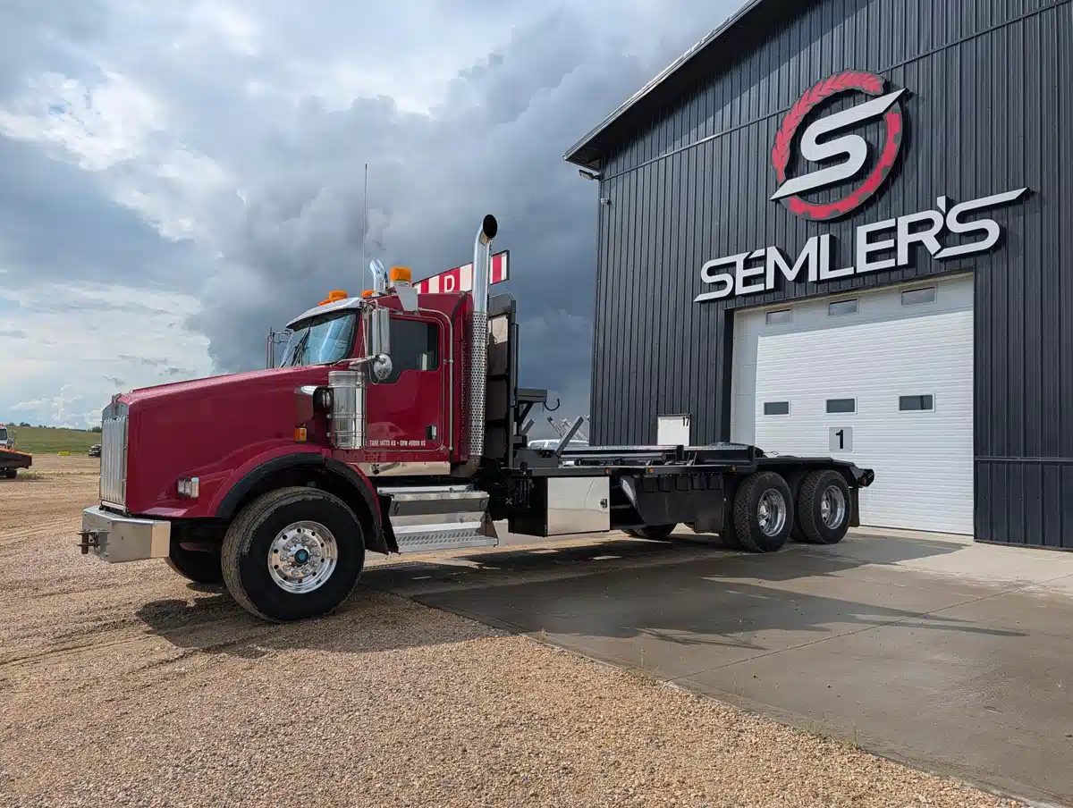 Gallery image 1 for 2009 Kenworth T800 Semi-Truck