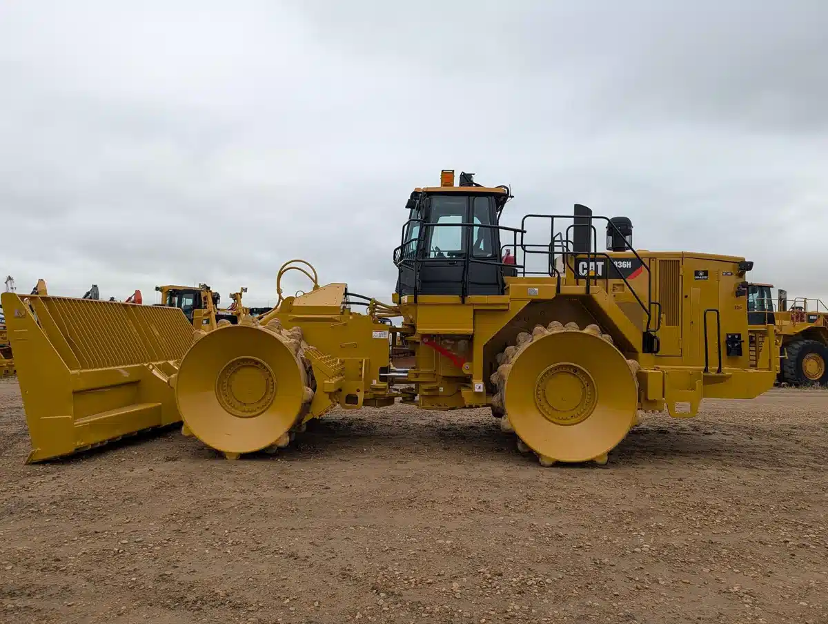 Photo de la Galerie 2 pour 2010 Caterpillar 836H compacteur