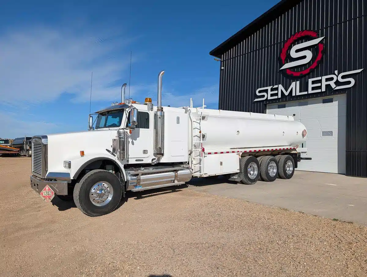 Photo de la Galerie 1 pour 2007 Freightliner FLD120 Camion - Carburant/Essence