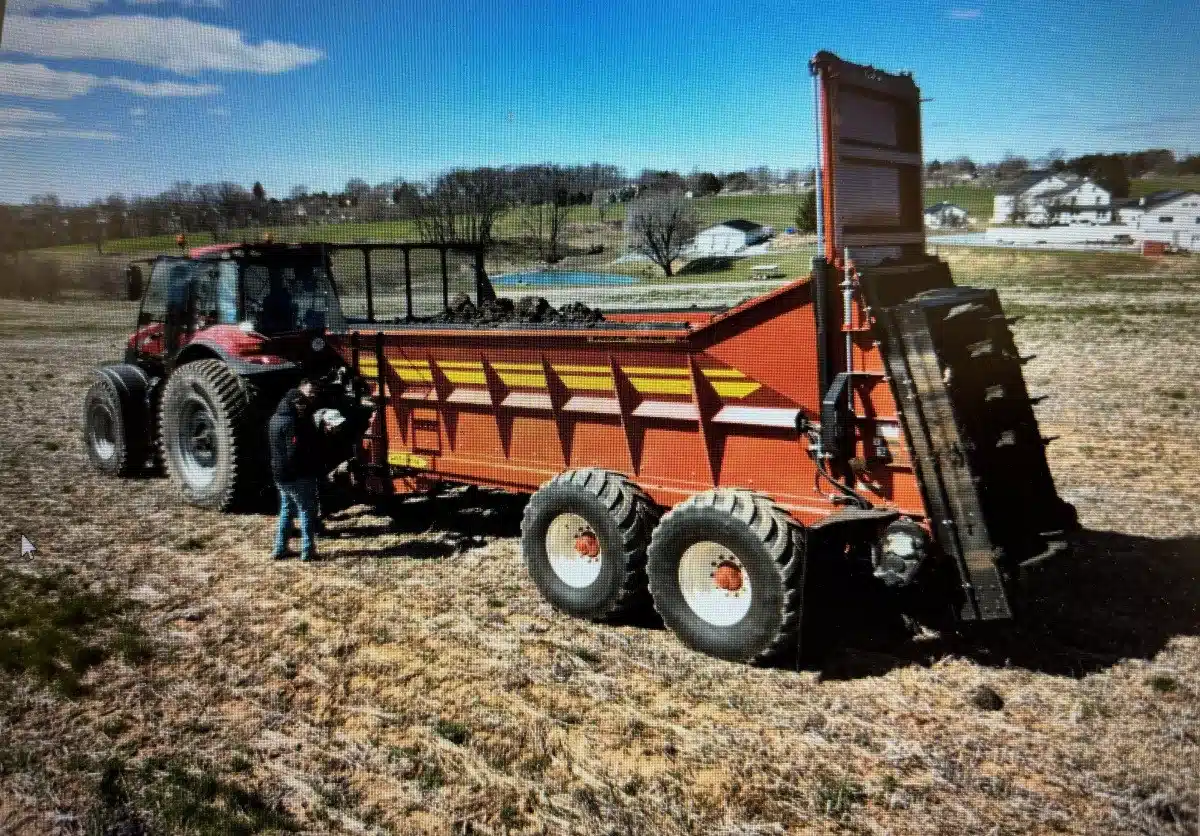 Gallery image 2 for New Pequea VHS Vertical Beater Spreader Manure Spreader