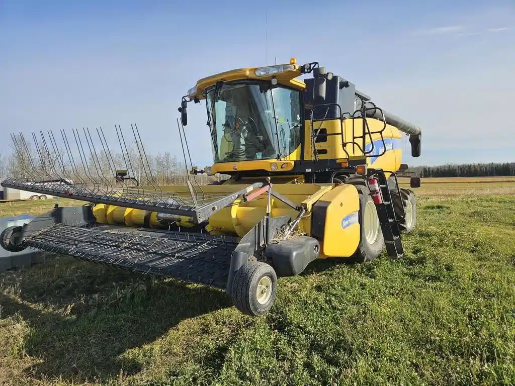 Gallery image 2 for 2011 New Holland CX8080 Harvester