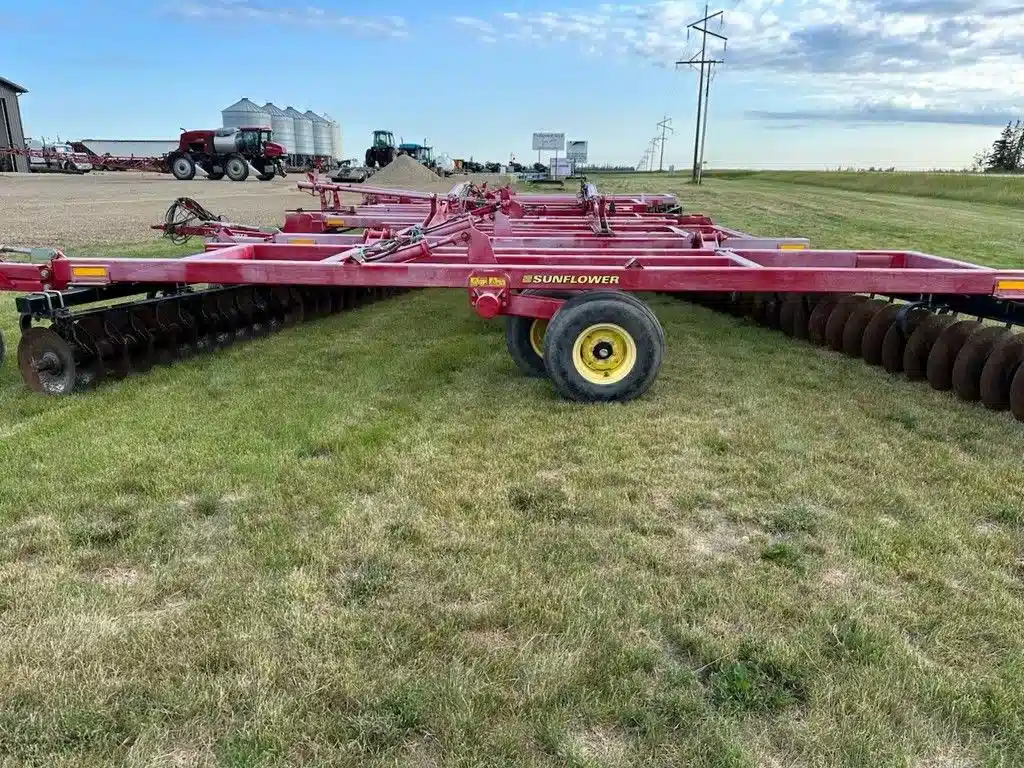 Gallery image 2 for Used 2011 Sunflower 1550 Tiller