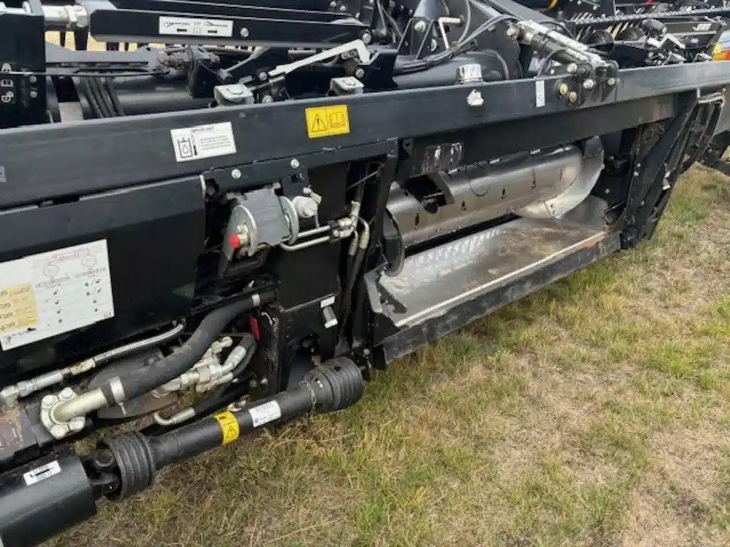 Gallery image 2 for Used 2018 MacDon FD140 Header - Flex Draper