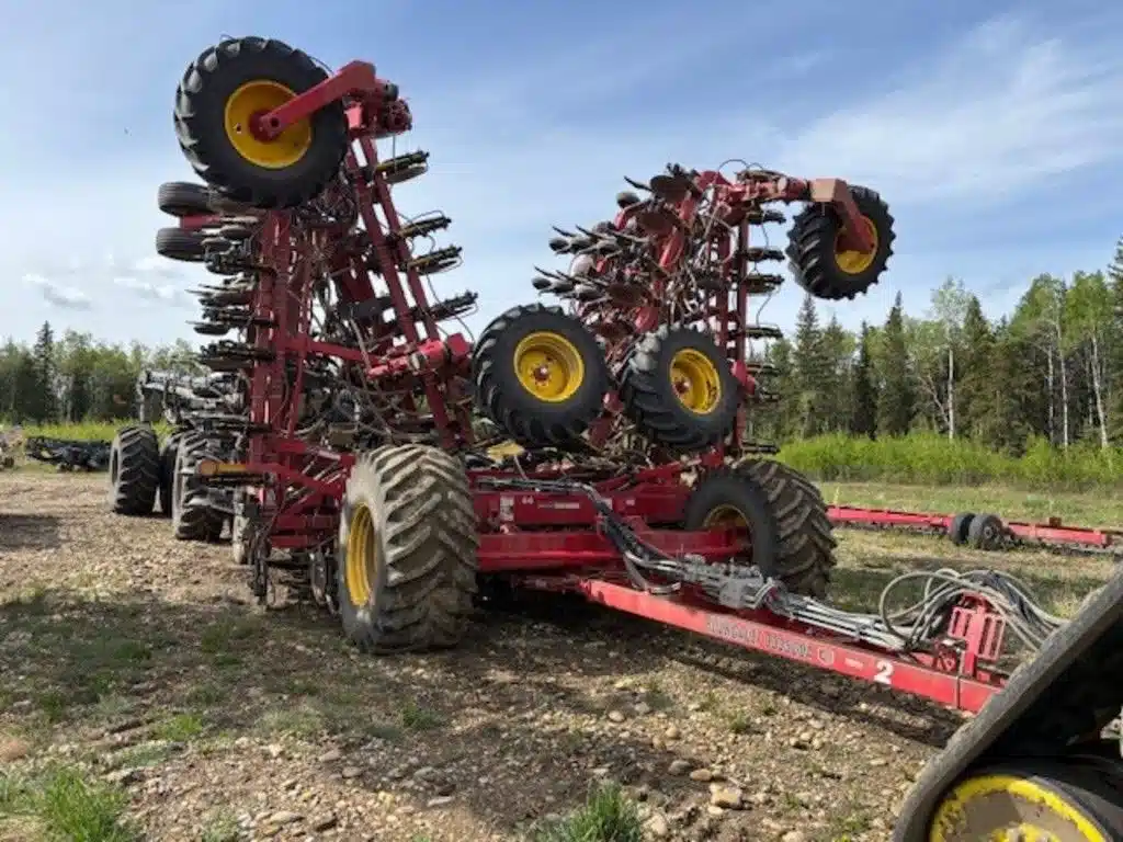 Gallery image 1 for Used 2022 Bourgault 9950 & 335-76QDA HF Seeder