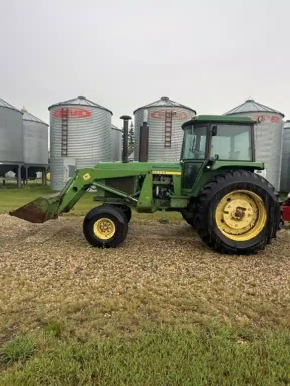 Photo de la Galerie 2 pour 1977 John Deere 4440 Tracteur