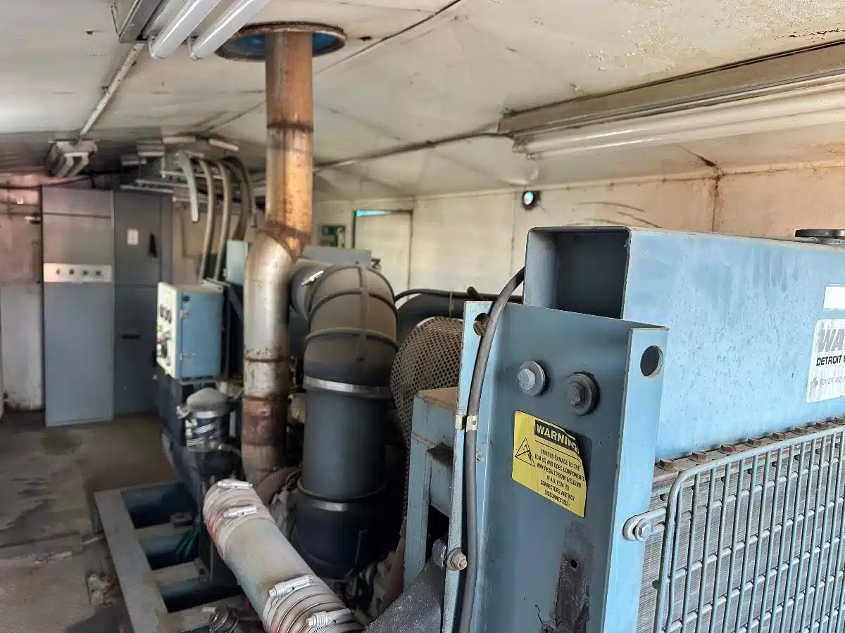 Photo de la Galerie 2 pour 2005 Detroit Diesel 587 kVA Génératrice