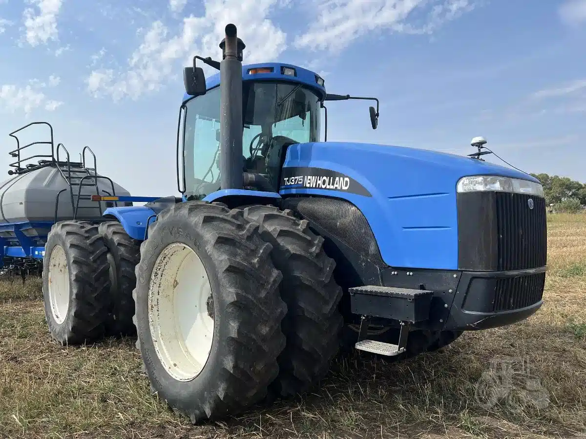 Photo de la Galerie 1 pour 2003 New Holland TJ375 Tracteur