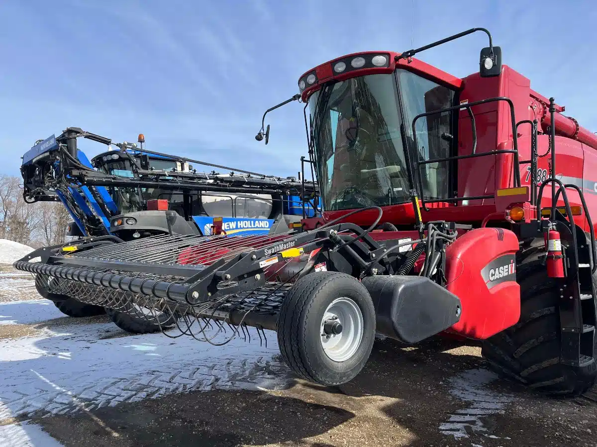 Gallery image 1 for Used 2010 Case IH 2016 Header - Pickup