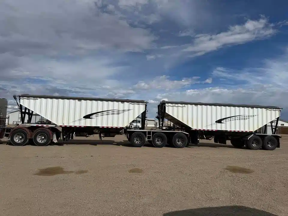 Gallery image 1 for Used 2012 Doepker 28FT/32FT SUPER B Trailer - Grain