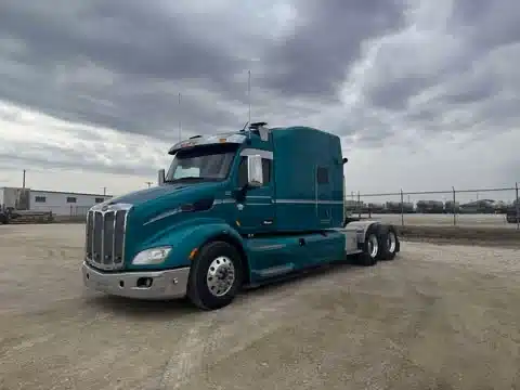 Gallery image 1 for Used 2016 Peterbilt 579 Semi-Truck