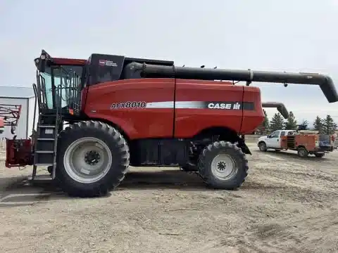 Gallery image 2 for Used 2006 Case IH 8010 Combine