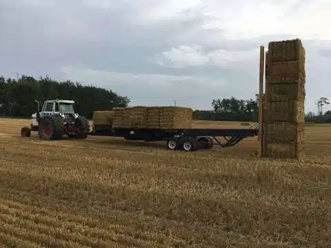 Gallery image 1 for Used 2005 Buhler 4000 Bale Trailer - Self Loading