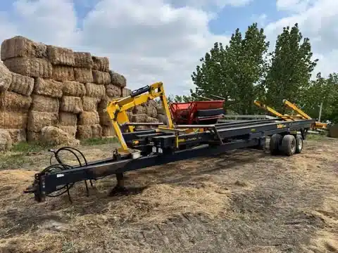 Gallery image 2 for Used 2005 Buhler 4000 Bale Trailer - Self Loading