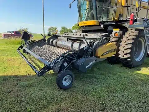 Gallery image 1 for Used 2013 Challenger PH15 Header - Pickup