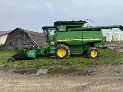 Gallery image 2 for Used 2000 John Deere 9750 STS Combine