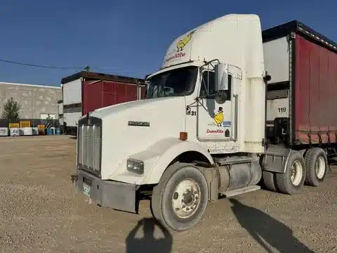 Gallery image 1 for Used 2004 Kenworth T800 Semi-Truck