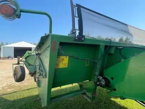 Gallery image 2 for Used 1990 John Deere 914 Header - Pickup