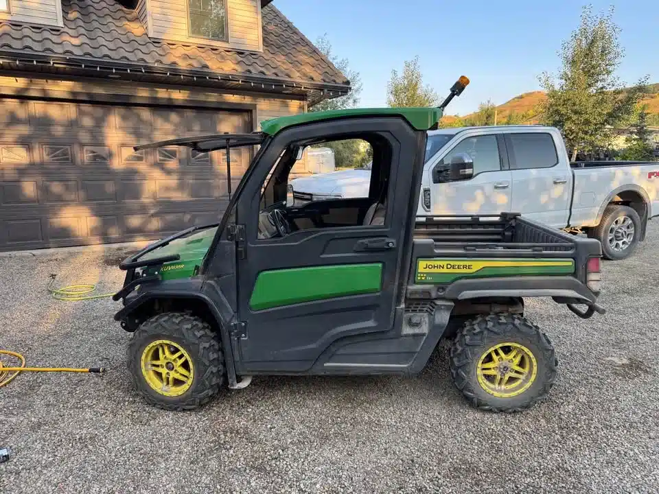 Gallery image 2 for Used 2021 John Deere XUV 835R Utility Vehicle