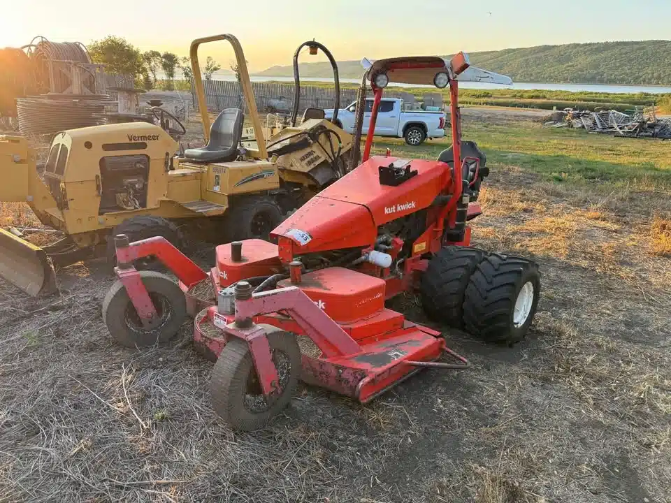 Gallery image 1 for Used 2014 Kut Kwick SSM38-72D Mower - Zero Turn