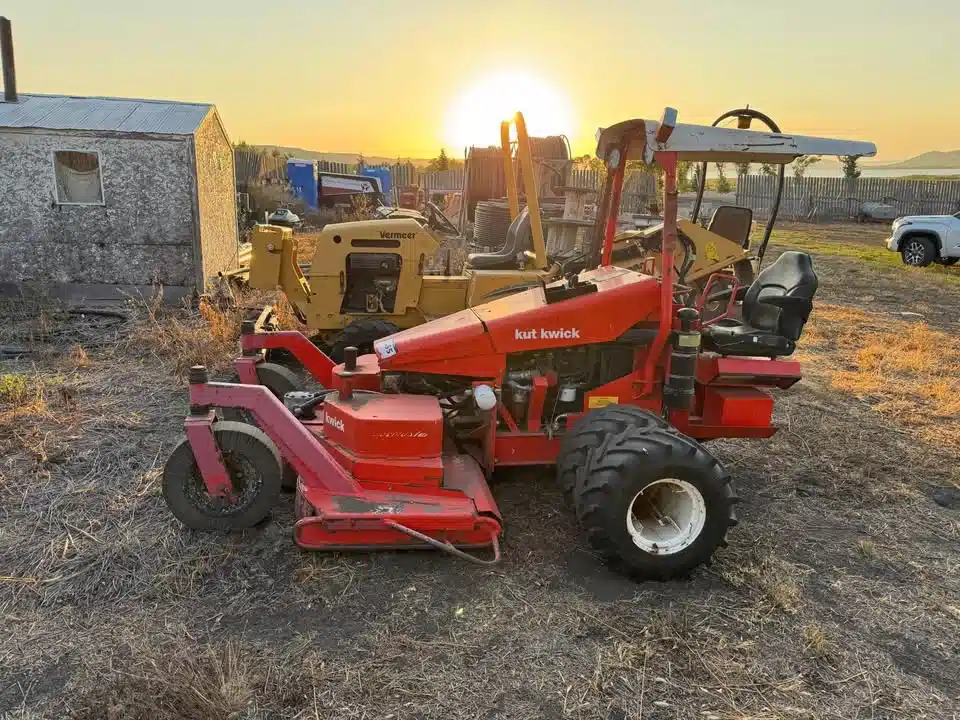 Gallery image 2 for Used 2014 Kut Kwick SSM38-72D Mower - Zero Turn