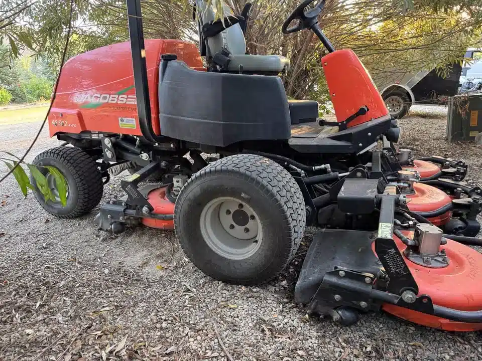 Gallery image 2 for Used 2014 Jacobsen AR522 Mower - Front Deck