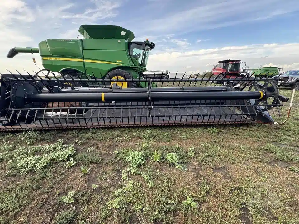 Gallery image 2 for Used 2009 MacDon FD70 Header - Flex Draper