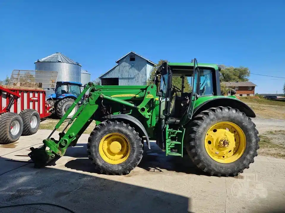 Gallery image 2 for Used 2007 John Deere 7330 Tractor