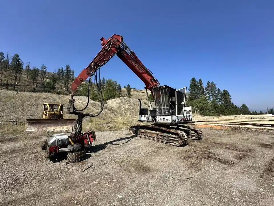 Gallery image 1 for Used 2005 Link-Belt 210 LX Excavator