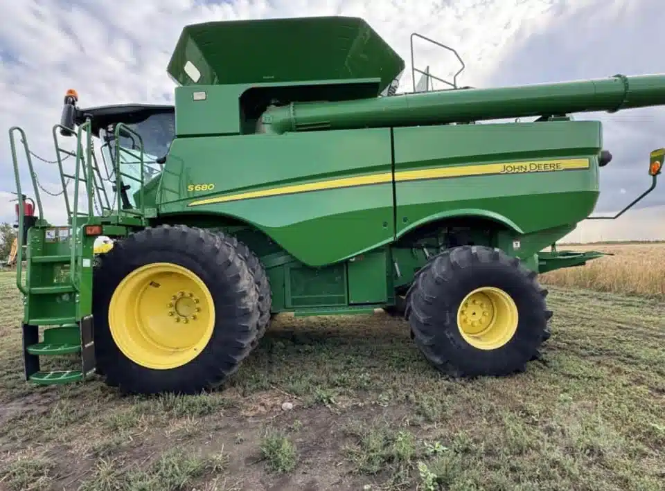 Gallery image 2 for Used 2013 John Deere S680 Combine