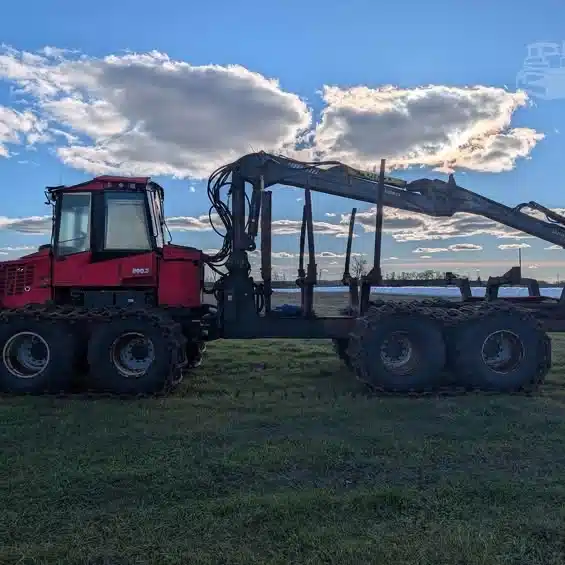 Gallery image 2 for Used 2013 Komatsu 890.3 Log Loader